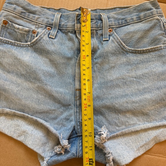 Levi's 501 Denim Shorts Women's Light Wash Frayed Hem Size 28 - Picture 9 of 12